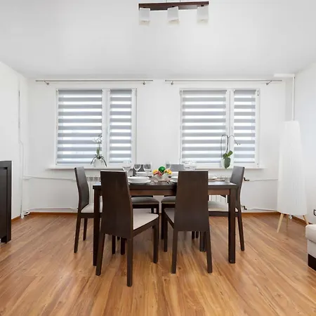 Przestronny Z Balkonem I Miejscem Do Pracy By Renters شقة *