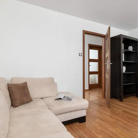 Przestronny Z Balkonem I Miejscem Do Pracy By Renters *