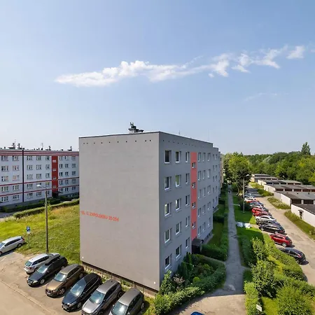 Przestronny Z Balkonem I Miejscem Do Pracy By Renters *