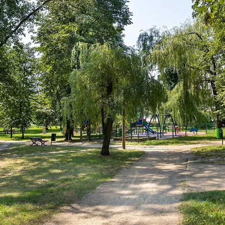 Przestronny Z Balkonem I Miejscem Do Pracy By Renters *